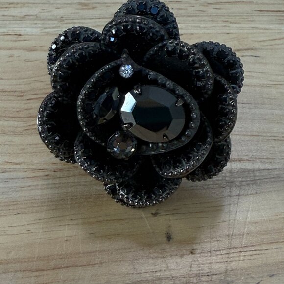 Sorrelli Full Bloom Crystal Flower Ring With Black & Swarovski Crystals Size 6 - Picture 14 of 16